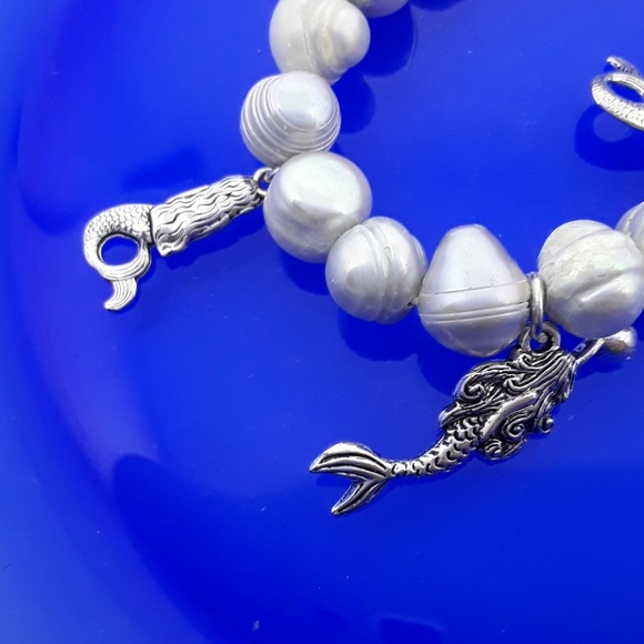 Mermaid Pearl Stretch Charm Bracelet - Picture 4 of 5